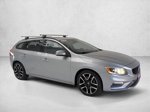 Used 2018 Volvo V60 T5 Dynamic w/ Vision Package image 3