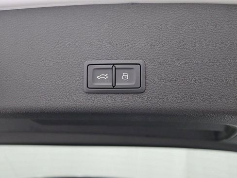 Used 2024 Audi Q8 e-tron Prestige image 40