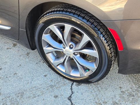 Used 2018 Chrysler Pacifica Limited w/ Tire & Wheel Group image 14