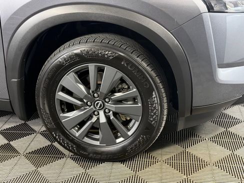 Used 2024 Nissan Pathfinder S image 11