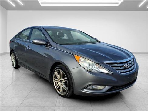Used 2012 Hyundai Sonata SE FWD image 2