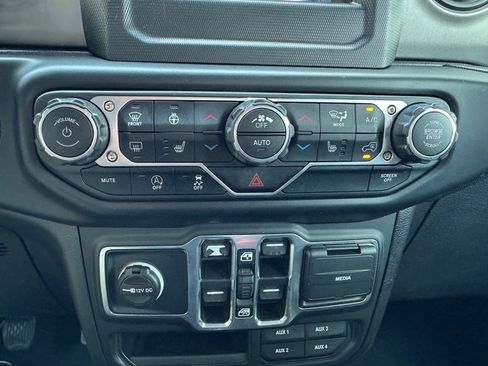 Used 2023 Jeep Gladiator Sport AWD/4WD image 24