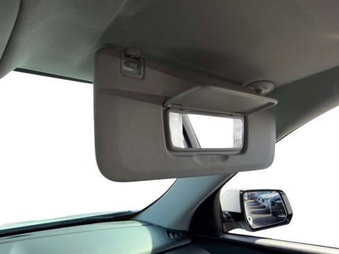 Used 2020 Chevrolet Traverse LT image 36