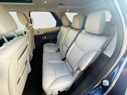 Used 2018 Land Rover Discovery HSE AWD/4WD image 30