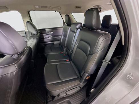 Used 2023 Nissan Pathfinder SL w/ Black Appearance Package image 28