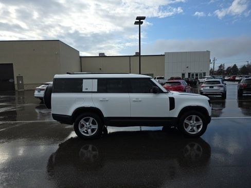 Used 2023 Land Rover Defender 130 SE image 8