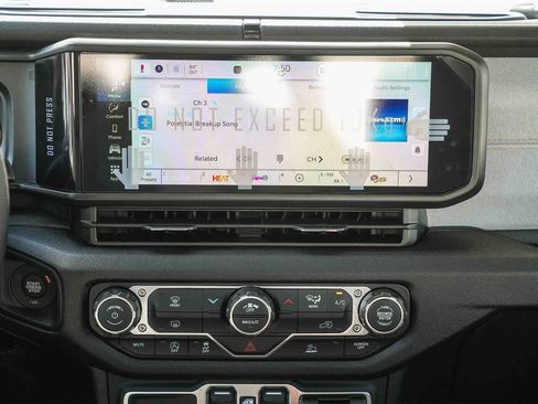 New 2026 Jeep Gladiator Sport image 15