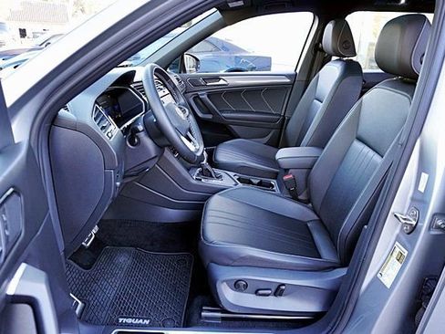 Used 2023 Volkswagen Tiguan SE R-Line image 14