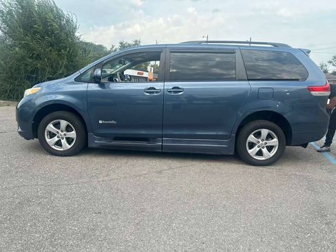 Used 2014 Toyota Sienna LE FWD image 8