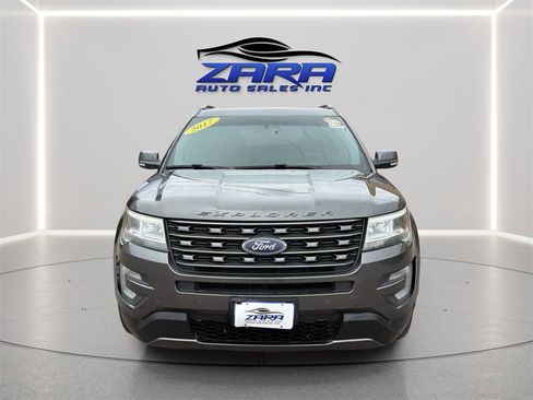 Used 2017 Ford Explorer XLT w/ Equipment Group 202A AWD/4WD image 2