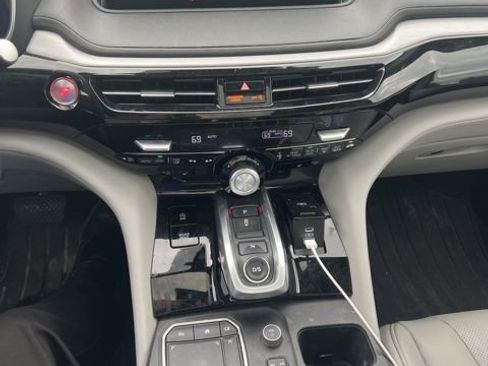 Used 2023 Acura MDX SH-AWD w/ Technology Package image 4