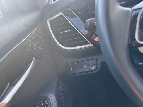 Used 2025 Kia Seltos S image 32