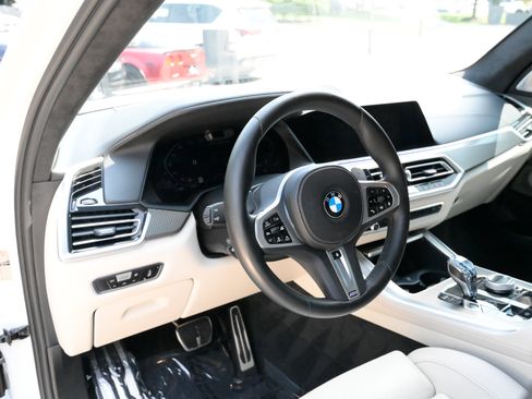 Used 2022 BMW X5 M50i w/ Executive Package AWD/4WD image 16