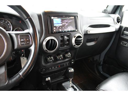 Used 2014 Jeep Wrangler Unlimited Rubicon w/ Connectivity Group image 22