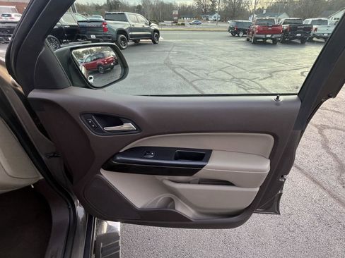 Used 2017 GMC Canyon SLT w/ Driver Alert Package image 13