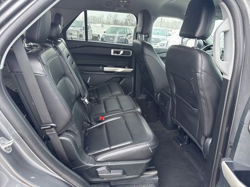 Used 2023 Ford Explorer XLT w/ Equipment Group 202A image 13