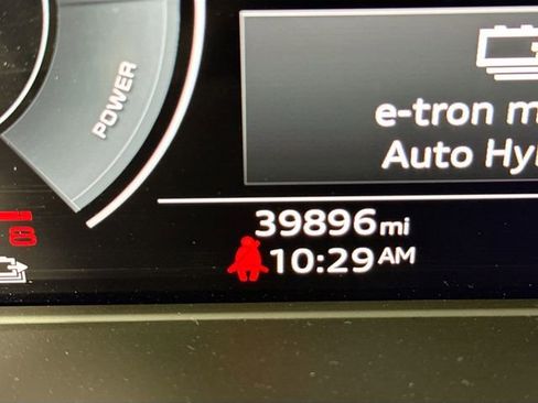 Used 2022 Audi Q5 e Premium Plus w/ Premium Plus Package image 16