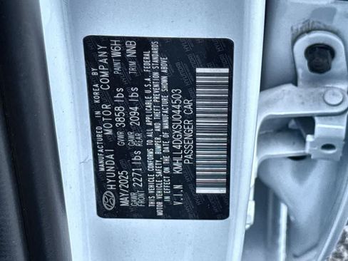 Used 2025 Hyundai Elantra SE FWD image 29