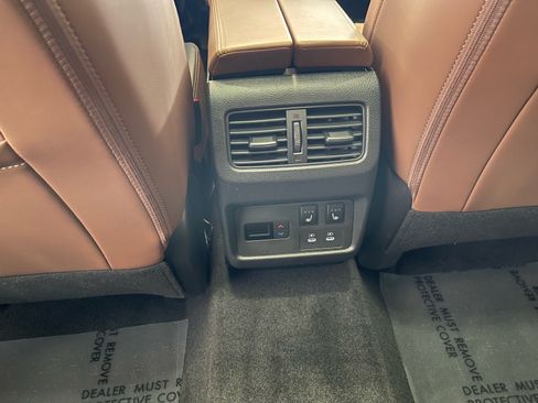 Used 2025 Nissan Rogue Platinum w/ Tech Package FWD image 31