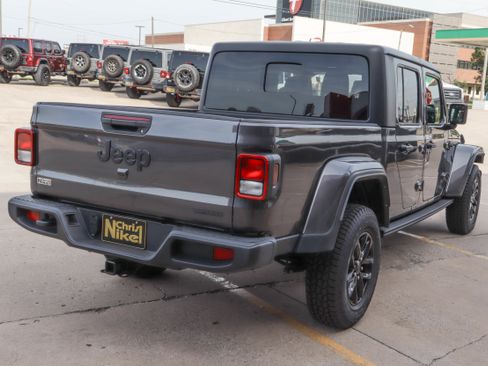 Used 2021 Jeep Gladiator Sport AWD/4WD image 12