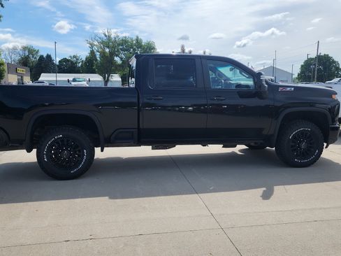 Used 2022 Chevrolet Silverado 2500 LT w/ Midnight Edition AWD/4WD image 4