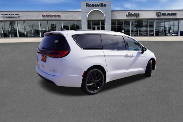 New 2026 Chrysler Pacifica Select w/ S Appearance Package AWD/4WD image 4