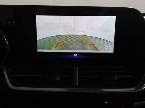 Used 2024 Chevrolet Trax RS w/ Driver Confidence Package image 40