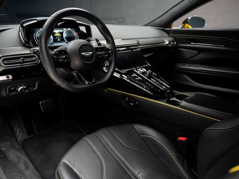 Used 2025 Aston Martin V8 Vantage Coupe RWD image 2