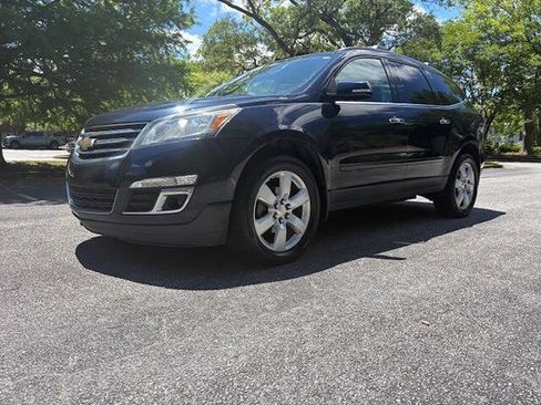 Used 2017 Chevrolet Traverse LT w/ Style and Technology Package FWD image 1