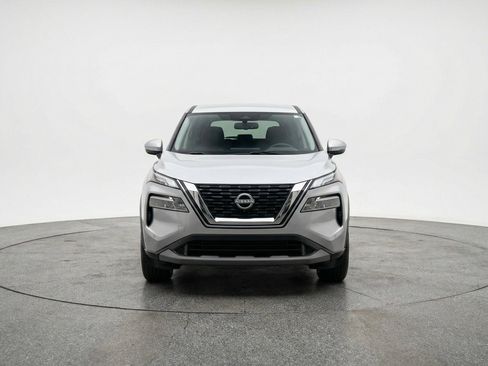 Used 2025 Nissan Rogue SV FWD image 2