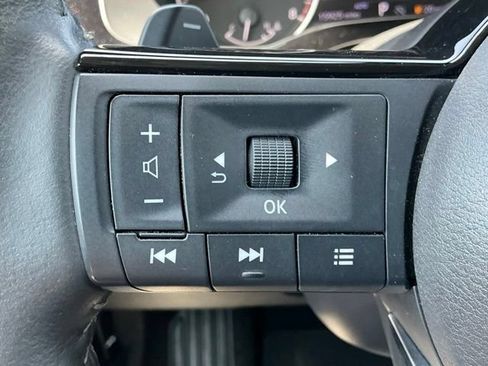 Used 2025 Nissan Pathfinder SL AWD/4WD image 29