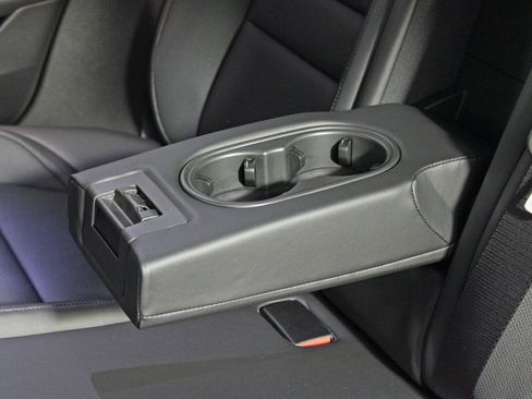 Used 2025 Porsche Taycan image 37