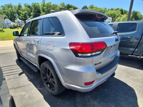 Used 2021 Jeep Grand Cherokee Laredo X AWD/4WD image 5