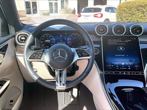 Used 2025 Mercedes-Benz GLC 300 4MATIC image 6