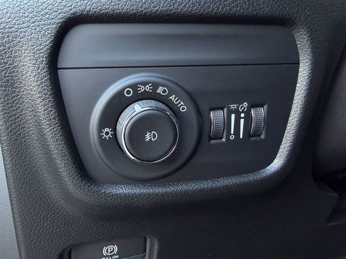 New 2025 Jeep Grand Cherokee Limited image 18