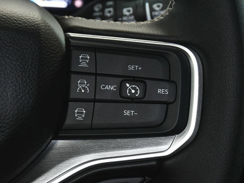 Used 2025 Jeep Wagoneer L Series II w/ 8-pass Seating Package image 39