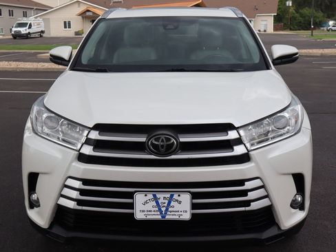 Used 2019 Toyota Highlander XLE AWD/4WD image 13