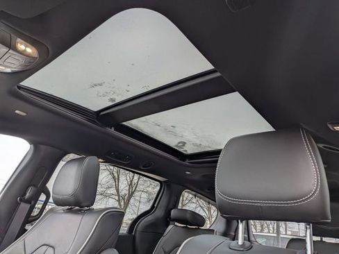 New 2026 Chrysler Pacifica Limited w/ Uconnect Theater Family Group image 13