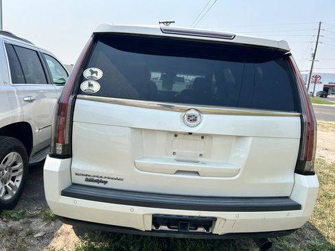 Used 2015 Cadillac Escalade Premium AWD/4WD image 16
