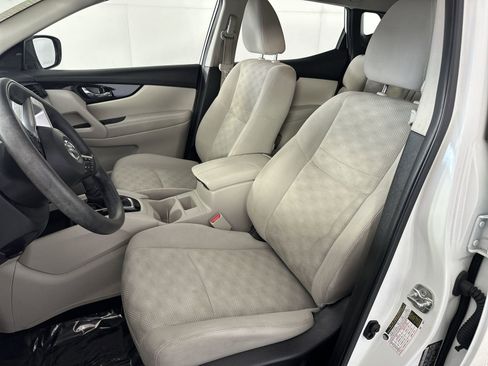 Used 2020 Nissan Rogue Sport SV FWD image 11