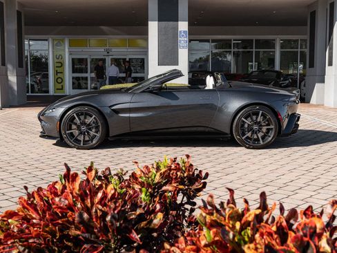 Used 2021 Aston Martin V8 Vantage Roadster image 7