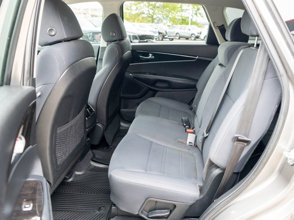 Used 2018 Kia Sorento AWD image 13