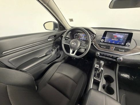 Used 2025 Nissan Altima 2.5 SV FWD image 26