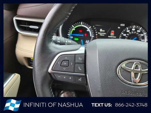 Used 2020 Toyota Highlander XLE AWD/4WD image 30