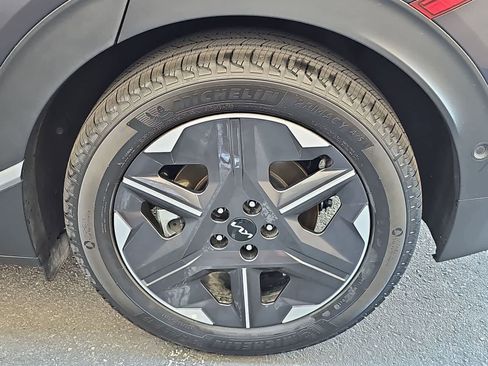 Used 2025 Kia EV6 Light w/ Light LR Technology Package RWD image 12