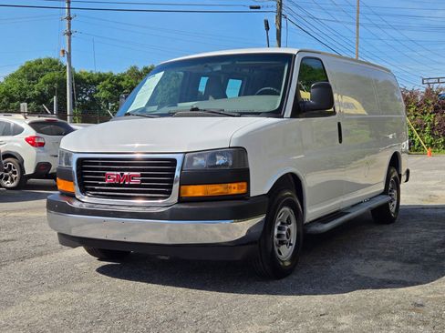 Used 2017 GMC Savana 2500 image 2