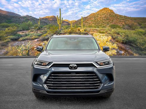 Used 2025 Toyota Grand Highlander FWD image 8