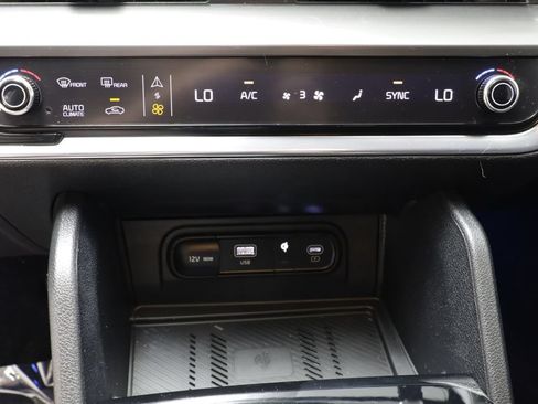 Used 2024 Kia Sportage EX FWD image 12