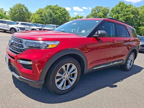 Certified 2024 Ford Explorer XLT w/ Equipment Group 202A AWD/4WD image 5