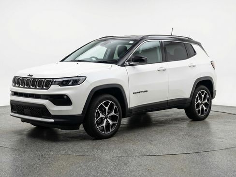 Used 2025 Jeep Compass Limited image 3